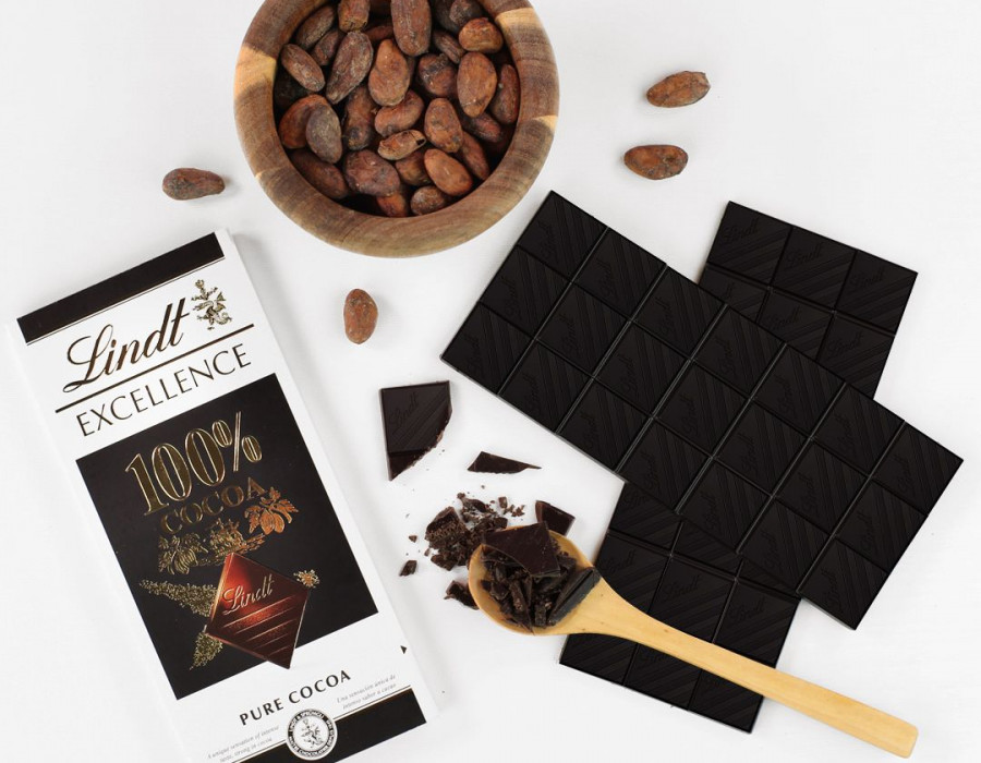 Lindt Excellente 100% cacao se diferencia por tener únicamente tres ingredientes: pasta de cacao, manteca de cacao y cacao magro.