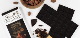 Lindt Excellente 100% cacao se diferencia por tener únicamente tres ingredientes: pasta de cacao, manteca de cacao y cacao magro.
