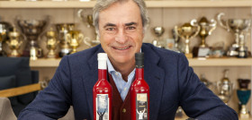 En esta ocasión, el piloto Carlos Sainz ha creado la nueva etiqueta en la que ha querido plasmar cómo el trabajo duro y el sacrificio, conducen al éxito.
