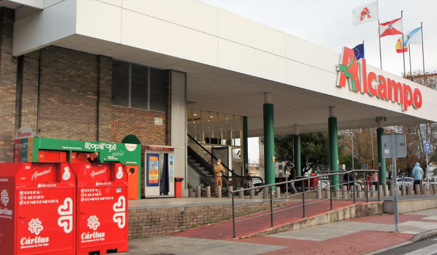 Alcampo dona a Cáritas las prendas aptas para el uso pero no para la venta para ser incluidas en circuitos de reutilización y reciclado de Moda-Re.
