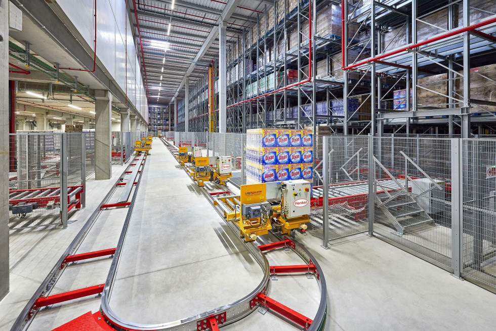 Este nuevo almacén de última generación para la división Laundry & Home Care, que supone un avance hacia la industria 4.0, ha contado con una inversión de 22 millones de euros.