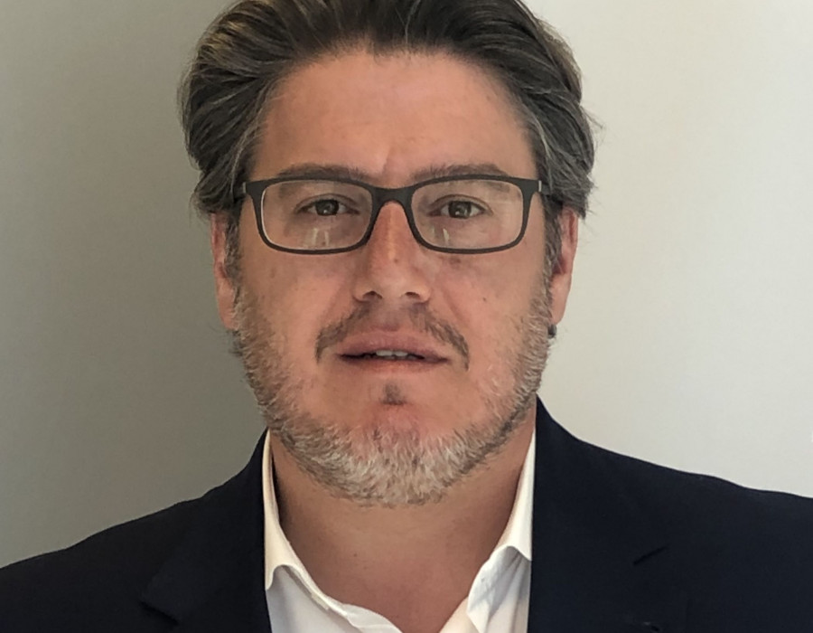 Rodolfo Pérez Encinas posee una dilatada experiencia de más de 25 años como ejecutivo en ventas y desarrollo de negocio en el sector tecnológico, distribución y retail.
