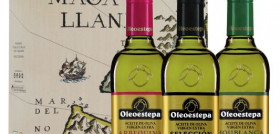El estuche conmemorativo incluye tres botellas de aceites de oliva virgen extra en formato 750 ml.