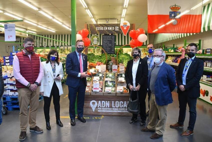 La visita coincide con el 24 aniversario de la presencia de Makro en Santander.