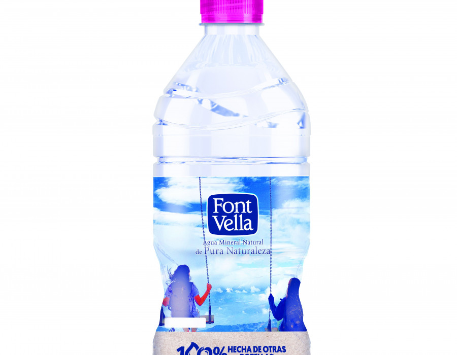 El formato de 75cl de Font Vella estará hecho con el plástico reciclado de otras botellas a partir de ahora e incluye el mensaje “100% hecha de otras botellas” para concienciar sobre la importan