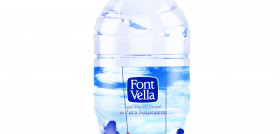 El formato de 75cl de Font Vella estará hecho con el plástico reciclado de otras botellas a partir de ahora e incluye el mensaje “100% hecha de otras botellas” para concienciar sobre la importan