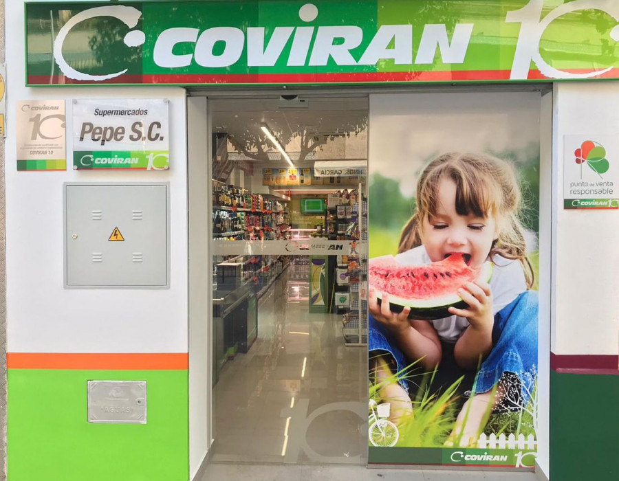 El socio de Covirán, José Manuel Arroyo, emprende su tercera apertura de un supermercado Covirán; gestiona tres supermercados Covirán en la capital jienense y ha inaugurado este tercer establecimi