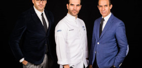 El chef Mario Sandoval y sus hermanos Rafael (sumiller) y Diego (jefe de sala), propietarios del restaurante con dos estrellas Michelin, Coque, aportarán su gran experiencia en la selección de los m