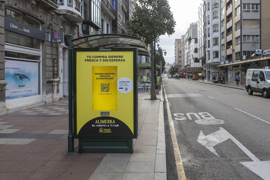 Alimerka lanza una de las primeras campañas de mupis interactivos de supermercados españoles.