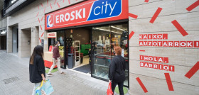 La nueva tienda, que opera bajo la enseña Eroski/City, dispone de una sala de ventas de casi 500 metros cuadrados y cuenta con una plantilla de 21 personas.