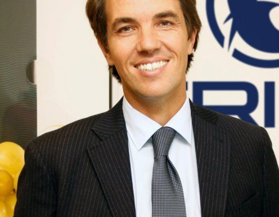Pablo Múgica es licenciado en Administración y Dirección de empresas por Esade y PDG por Iese.