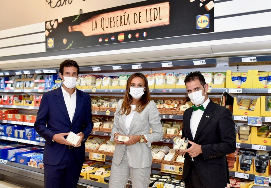 En la presentación han participado Arantxa Conde, relaciones públicas de Lidl España, Jaume Rivera, gerente de compras FMCG de Lidl España y Abel Valverde, responsable de la selección de quesos d