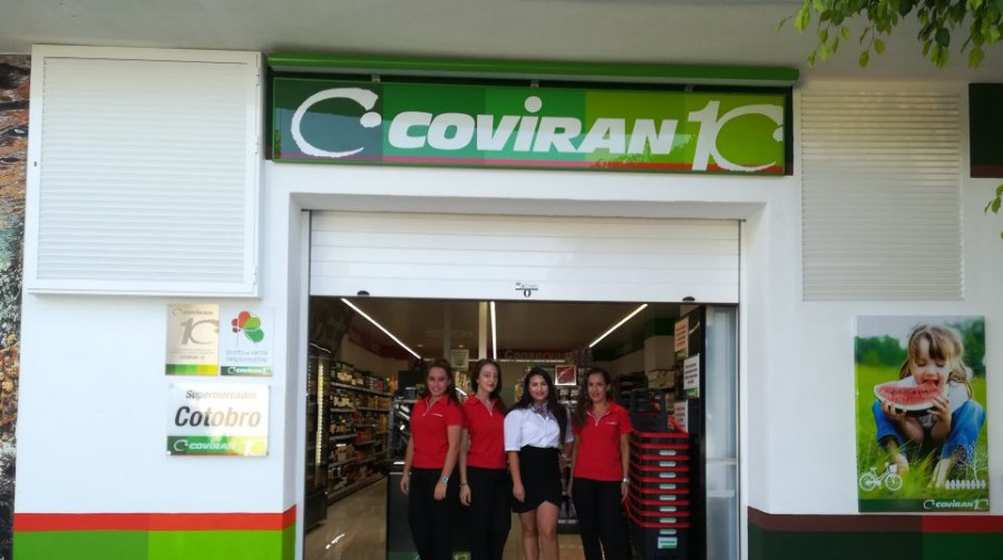 Supermercados Cotobro cuenta con 100 metros cuadrados de sala de ventas y una caja de salida. Su apertura ha supuesto la generación de cuatro puestos de trabajo,