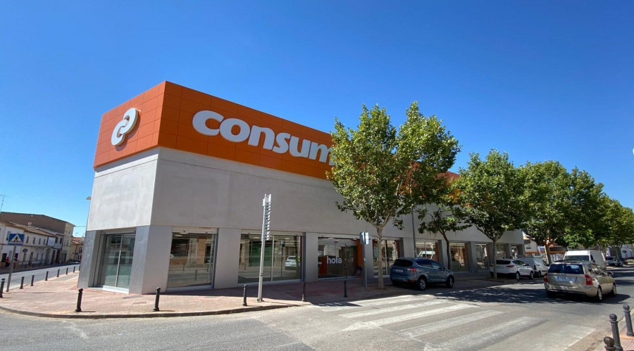 Ubicado en la calle Camino Real Baja, nº 17, el nuevo supermercado de Mota del Cuervo consume un 40% menos de energía que un supermercado convencional.