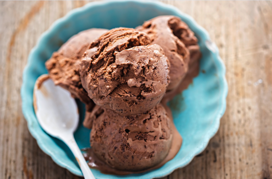 En el surtido de helados de Carrefour tienen cabida tanto los productos de grandes empresas nacionales como los productos de pequeñas y medianas empresas locales y también de proveedores procedentes