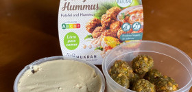 La combinación estará compuesta por dos envases que contendrán 150 gramos de hummus tradicional y 150 gramos de faláfel.