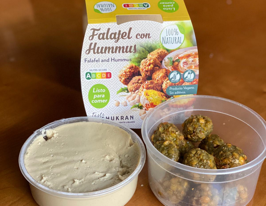 La combinación estará compuesta por dos envases que contendrán 150 gramos de hummus tradicional y 150 gramos de faláfel.