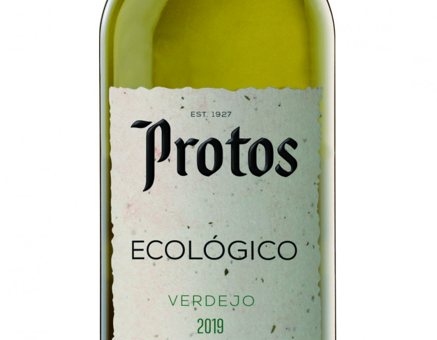 Protos Verdejo ecológico 2019 presenta un característico color amarillo pajizo con matices verdosos característicos de la variedad.
