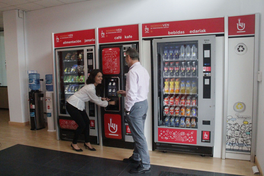 Según el estudio, el 25% de la población ha consumido en máquinas de vending en los últimos 30 días, la mayoría en su lugar de trabajo, concretamente el 65%.