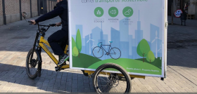 Europastry ha incorporado vehículos más sostenibles, como bicicletas eléctricas para el reparto capilar en grandes centros urbanos, camiones propulsados por gas natural o mega camiones para disminu