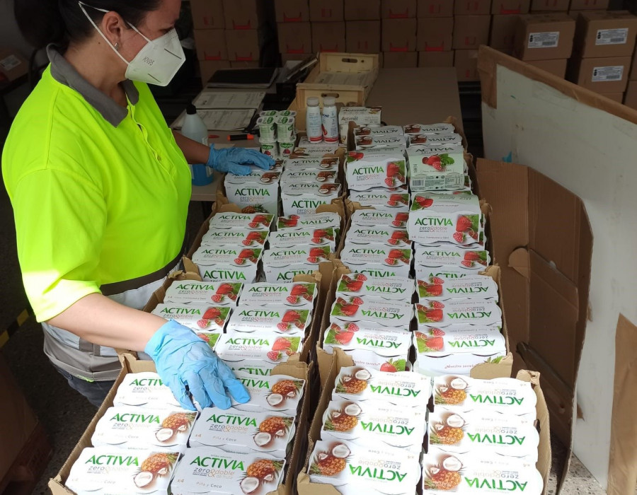 Danone ha hecho entrega de casi tres millones de yogures, más de 480.000 litros de agua y 16.125 unidades de productos de nutrición especializada.