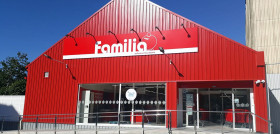 Este nuevo establecimiento, ubicado en la Avenida de Rosalía de Castro, número 8, de Arcade, cuenta con una sala de ventas de 800 metros cuadrados.