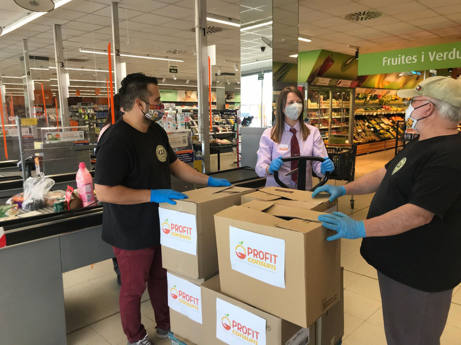 Consum activó un plan social junto con los bancos de alimentos en las provincias donde opera, a través del cual realizó una donación de 150.000 euros por la emisión de vales gratuitos.