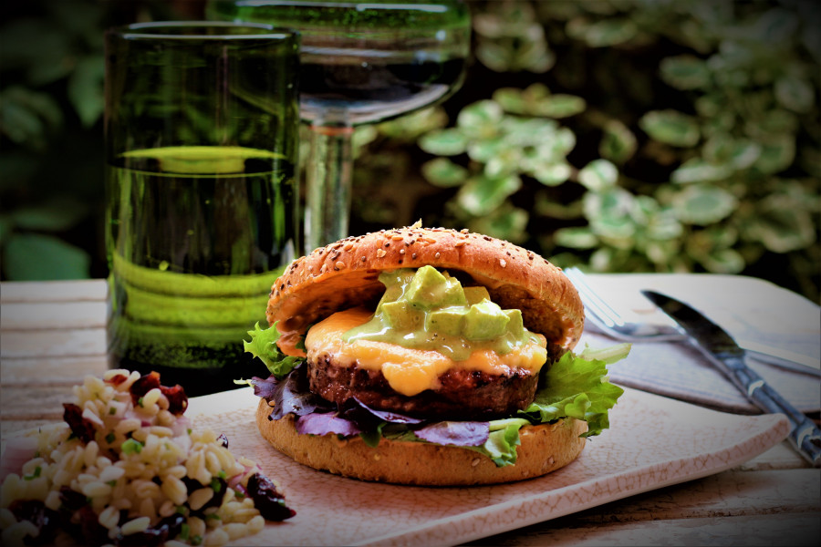 Magic Burger está disponible para hostelería en formato IQF, lo que incrementa su vida útil,  que puede llegar al año.