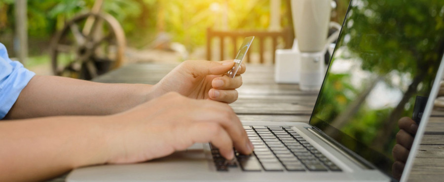 Las compras por Internet han duplicado su cuota de mercado con respecto a 2019, sobre todo en los productos alimenticios, tendencia que se prevé que aumente en los meses de julio y agosto.