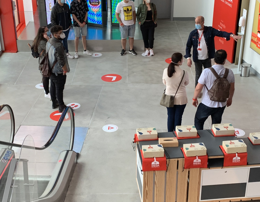 La experiencia está enfocada a un modelo de atención mucho más individualizado y los visitantes están acompañados por guías expertos desde su entrada hasta la salida, tras disfrutar de la degust