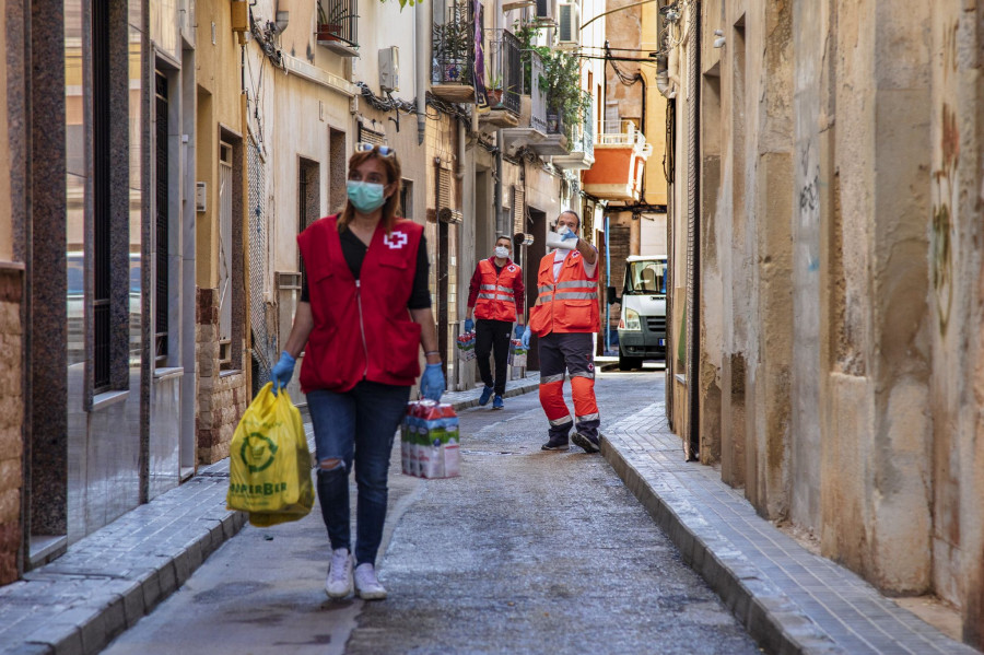 Cruz Roja Responde procederá a la distribución de los lotes productos de alimentación e higiene adquiridos en Covirán con el dinero donado por los empleados del Grupo Cajamar.