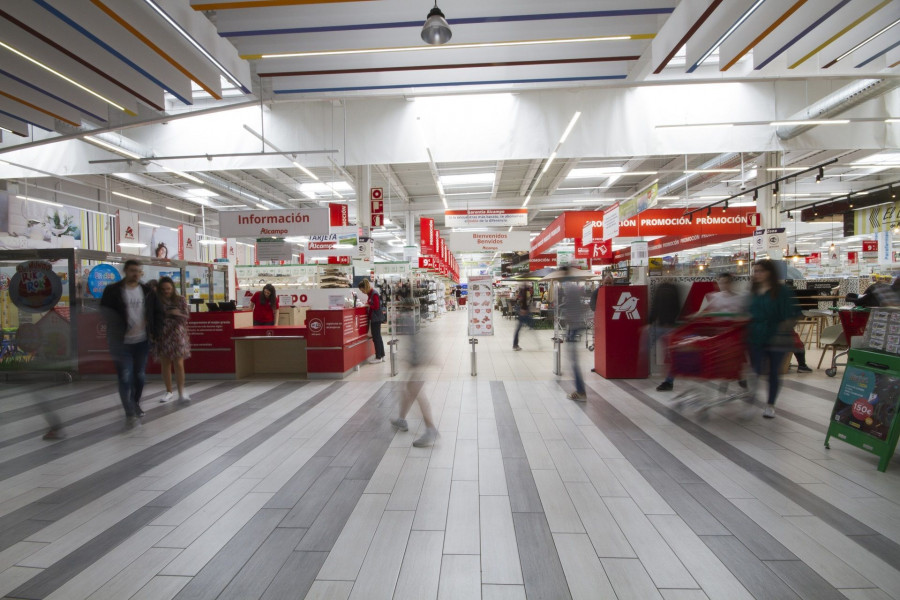 A través de este acuerdo, los clientes de Auchan Retail y de Glovo en cada uno de estos cuatro países, podrán realizar sus pedidos online, que serán preparados por los equipos de Auchan Retail y e