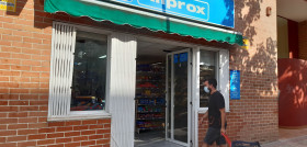 El nuevo supermercado franquiciado opera bajo la enseña Aliprox en la calle Señorío de Egulbati, número 8, en Pamplona.