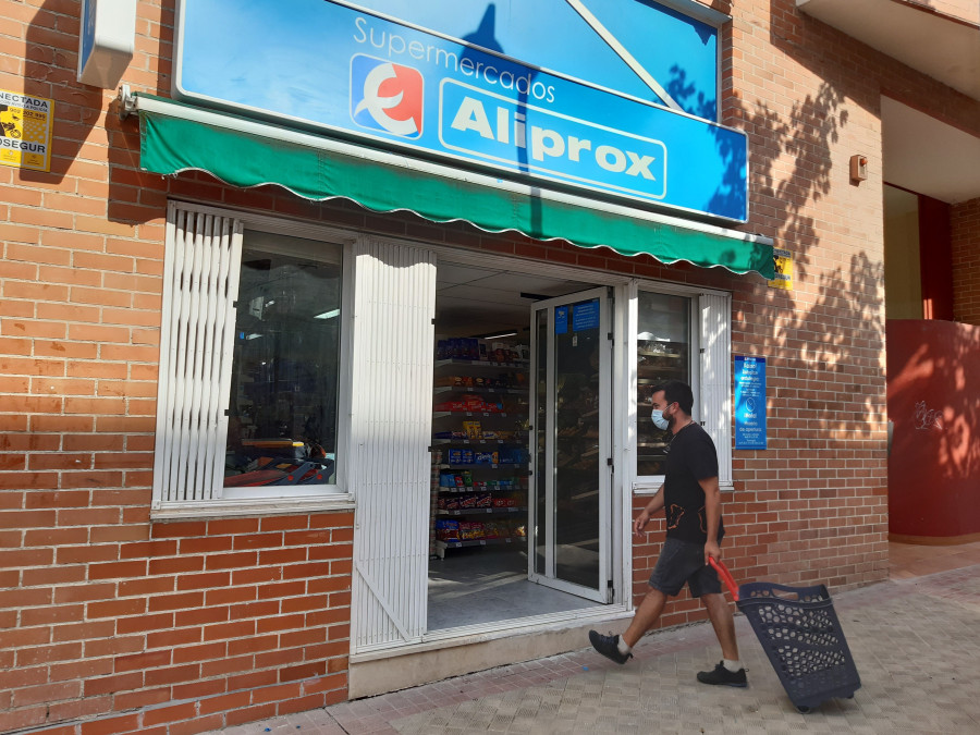El nuevo supermercado franquiciado opera bajo la enseña Aliprox en la calle Señorío de Egulbati, número 8, en Pamplona.