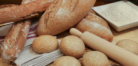 Carrefour ofrece barras y hogazas 100% integrales y completa su oferta con chapatitas 100% integrales de 75 gramos o en pack de cuatro unidades , todo horneado en sus tiendas.