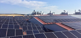 Paneles solares colocados en las instalaciones de las localidades toledanas de Escalonilla y Gerindote, lo que ha supuesto una inversión de un millón de euros por parte de la compañia.