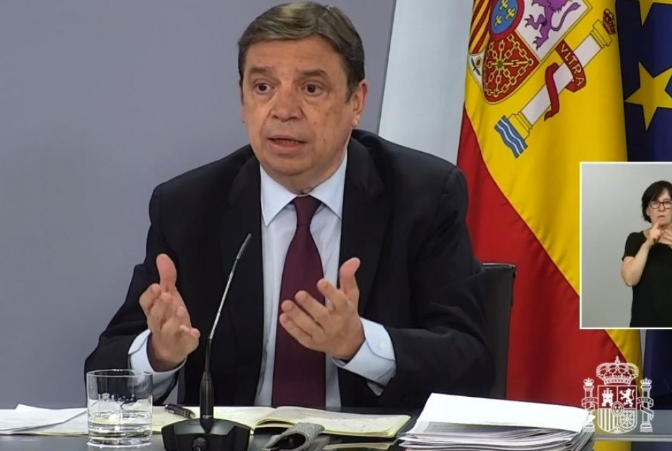 El ministro Luis Planas durante su intervención en la rueda de prensa posterior al Consejo.