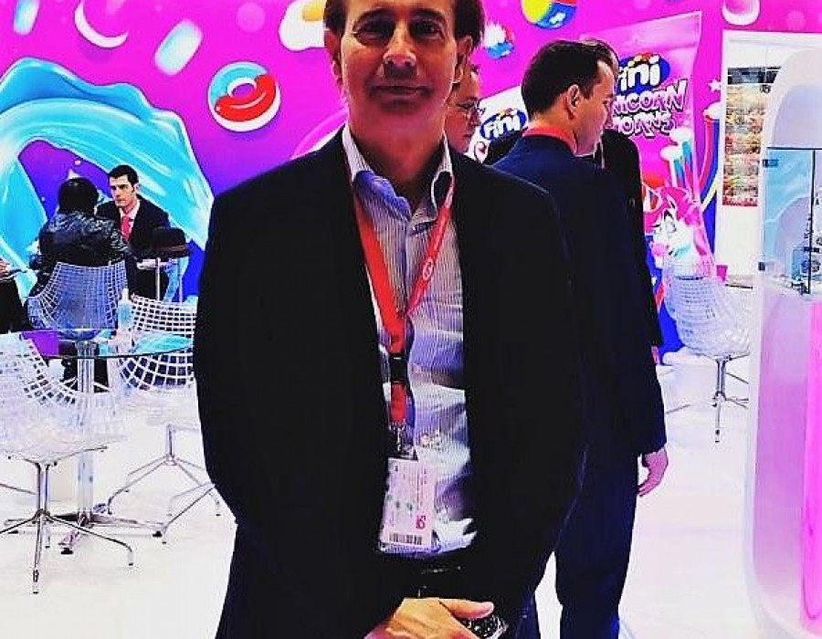 Alfonso Samper es licenciado en Administración y Dirección de Empresas por la Universidad CEU San Pablo y ha sido reconocido como uno de los financieros más destacados de España.