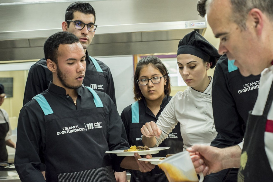 La Fundación ha lanzado el Plan de Ayudas a la Contratación, con una dotación de 400.000 euros, para mantener y crear empleo entre los alumnos que han finalizado el programa 