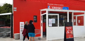 Eroski ha abierto un nuevo establecimiento en el número 40 de la avenida de La Cabrera en la localidad madrileña de La Cabrera.