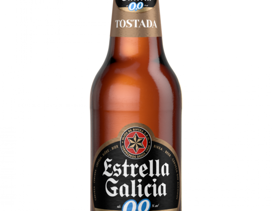 Estrella Galicia 0,0 Tostada emplea un blend de seis tipos de malta con diferentes grados de tostado, maíz y lúpulo de las variedades Nugget, Perle y Sladek.