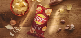 Lay´s sabor a Pollo Asado son patatas cortadas en finas rodajas y sazonadas con un toque de sabor cárnico.