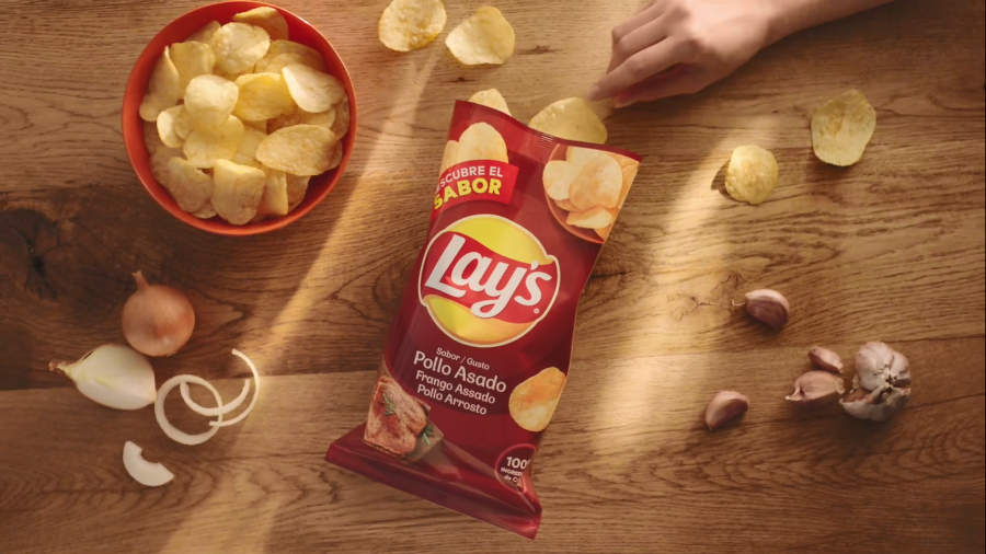 Lay´s sabor a Pollo Asado son patatas cortadas en finas rodajas y sazonadas con un toque de sabor cárnico.