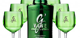 La nueva presentación cuenta con un acabado metalizado color verde y detalles de la marca en relieve que se iluminan desde el interior de la botella gracias a la incorporación de un LED Light Pad.