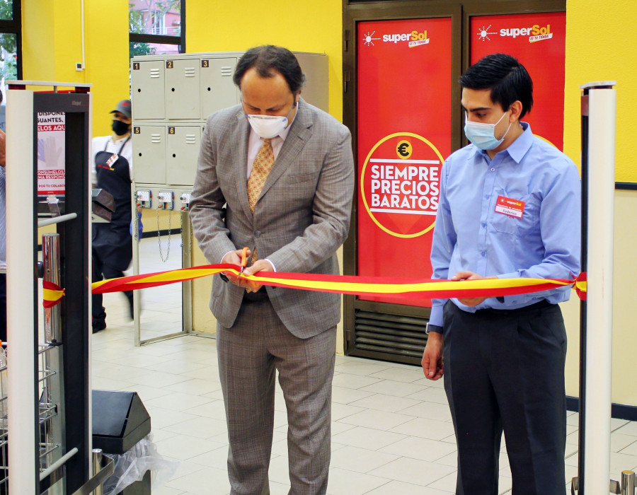 Supersol acaba de reabrir su tienda en el barrio de Chamberí (Madrid), tras una reforma orientada a actualizar sus instalaciones, el layout de la tienda y mejorar los servicios que ofrece.