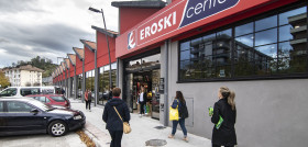Eroski está ofreciendo la toma de temperatura a sus clientes en varios de sus puntos de venta en el País Vasco.