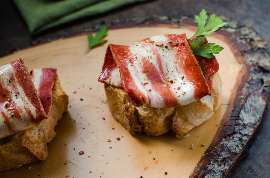 Divina Teresa irrumpe en el sector con productos innovadores, como el primer bacon vegetal formulado en España.