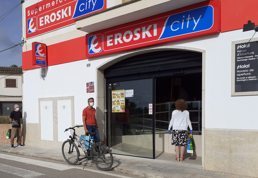 Eroski ha inaugurado un nuevo supermercado franquiciado situado en el número 36 de la calle Dusai de la localidad mallorquina de Porreres.