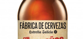 Fábrica de Cervezas Estrella Galicia con Madroños es una Fruit Beer resultado de incorporar zumo natural extraído del madroño en la fase de maduración, previo al acondicionado y posterior envasad