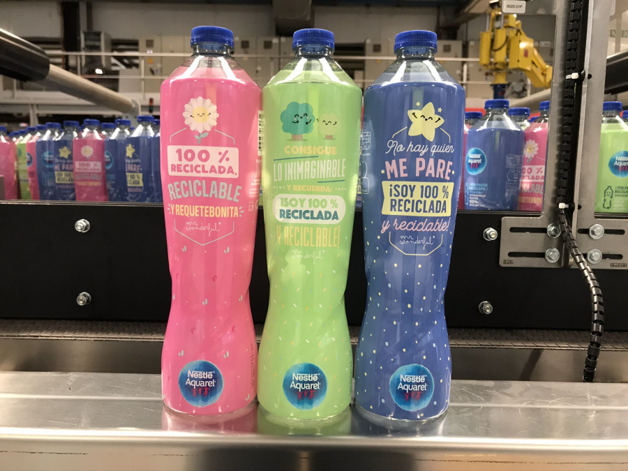La nueva botella de 1 litro cuenta con tres atractivos diseños realizados por Mr. Wonderful, que incluyen mensajes para fomentar el reciclaje.